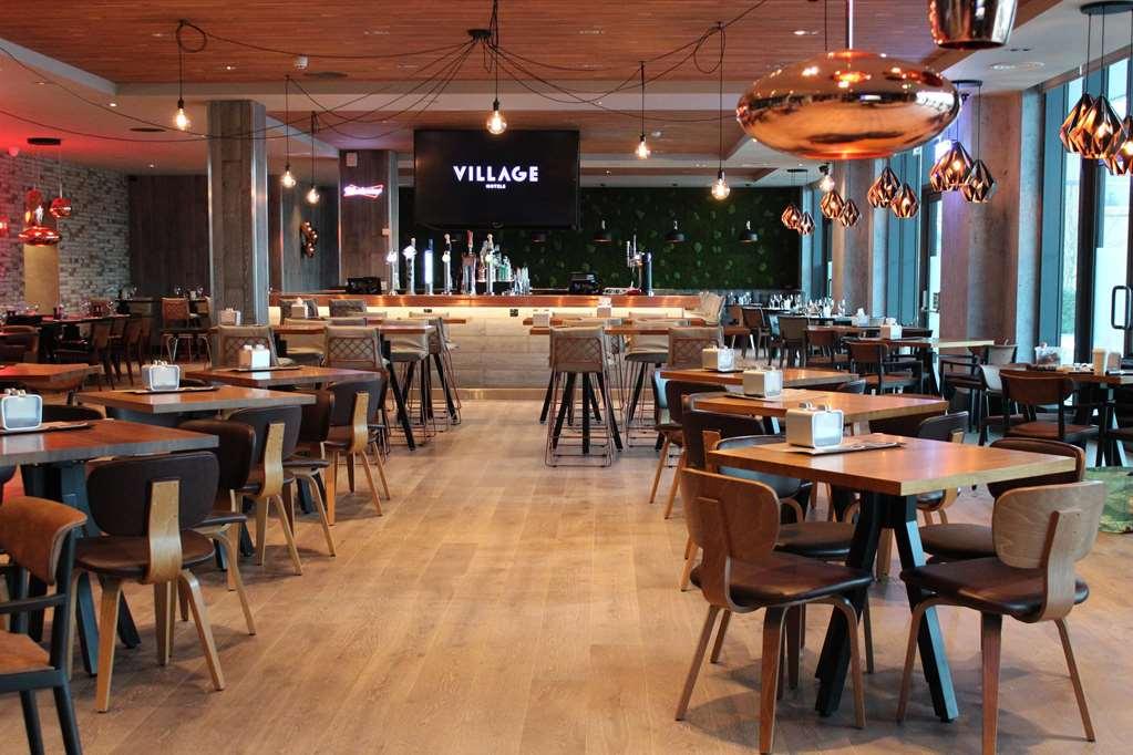 Village Hotel Newcastle Holystone  레스토랑 사진