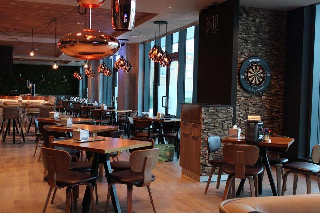 Village Hotel Newcastle Holystone  레스토랑 사진