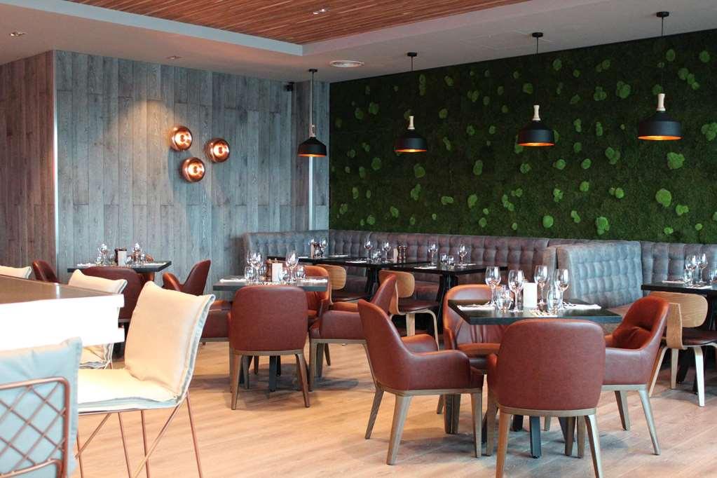 Village Hotel Newcastle Holystone  레스토랑 사진