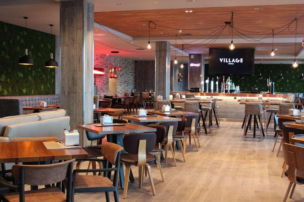 Village Hotel Newcastle Holystone  레스토랑 사진