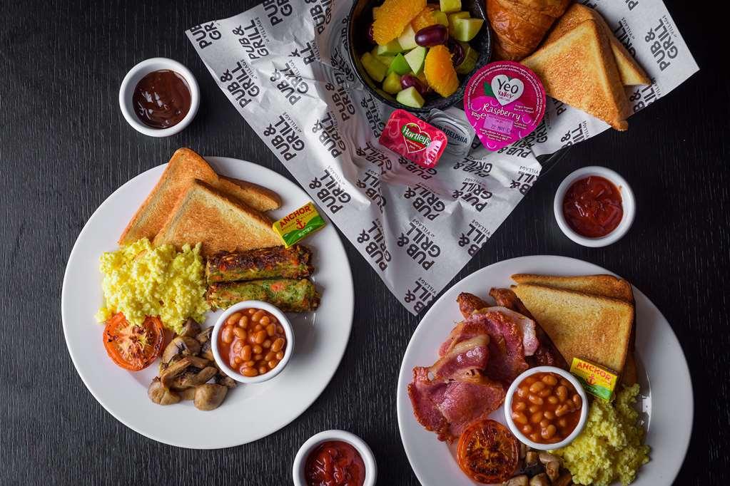 Village Hotel Newcastle Holystone  레스토랑 사진